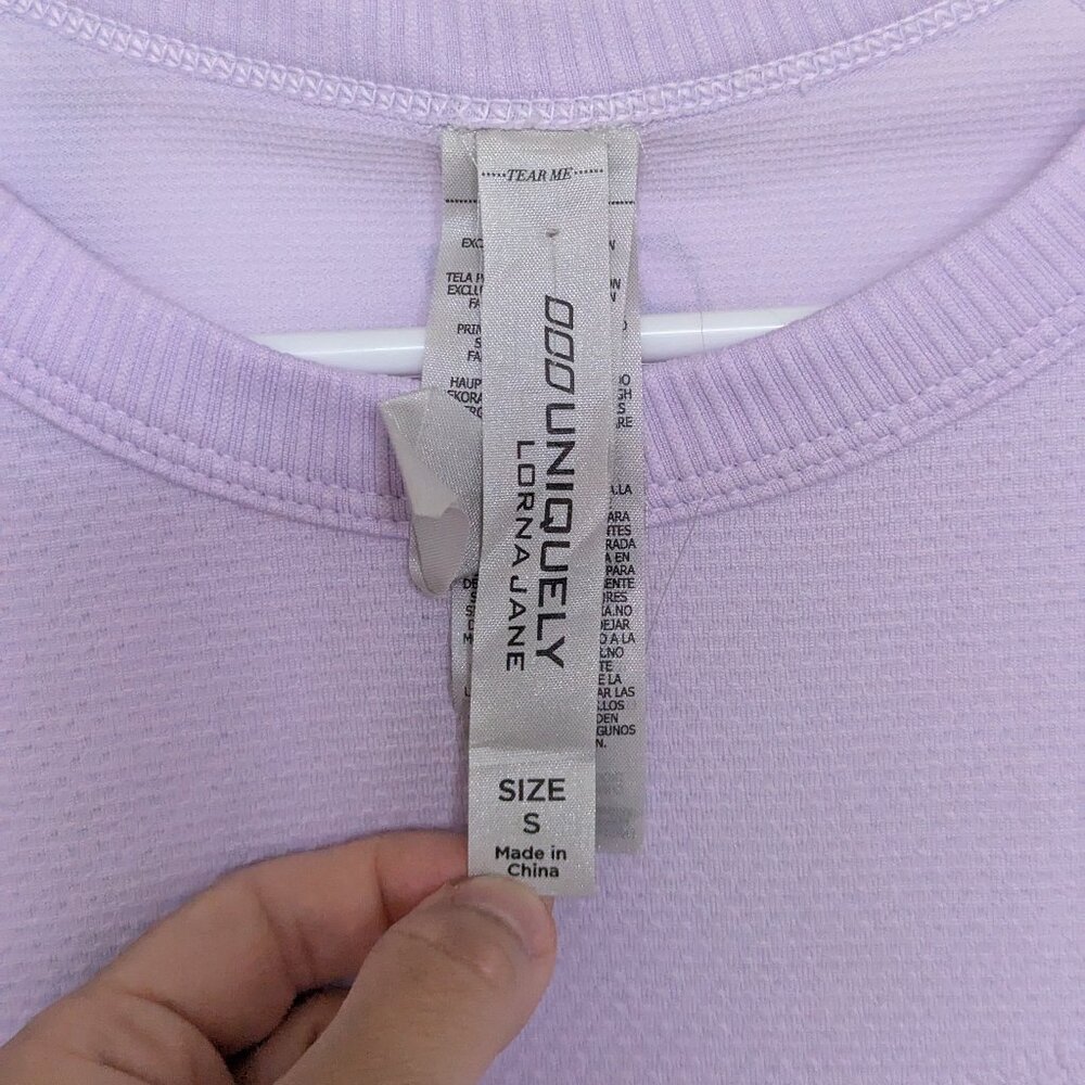 NWOT Lorna Jane long sleeve, seamless, exercise top Size S - Picture 3 of 10